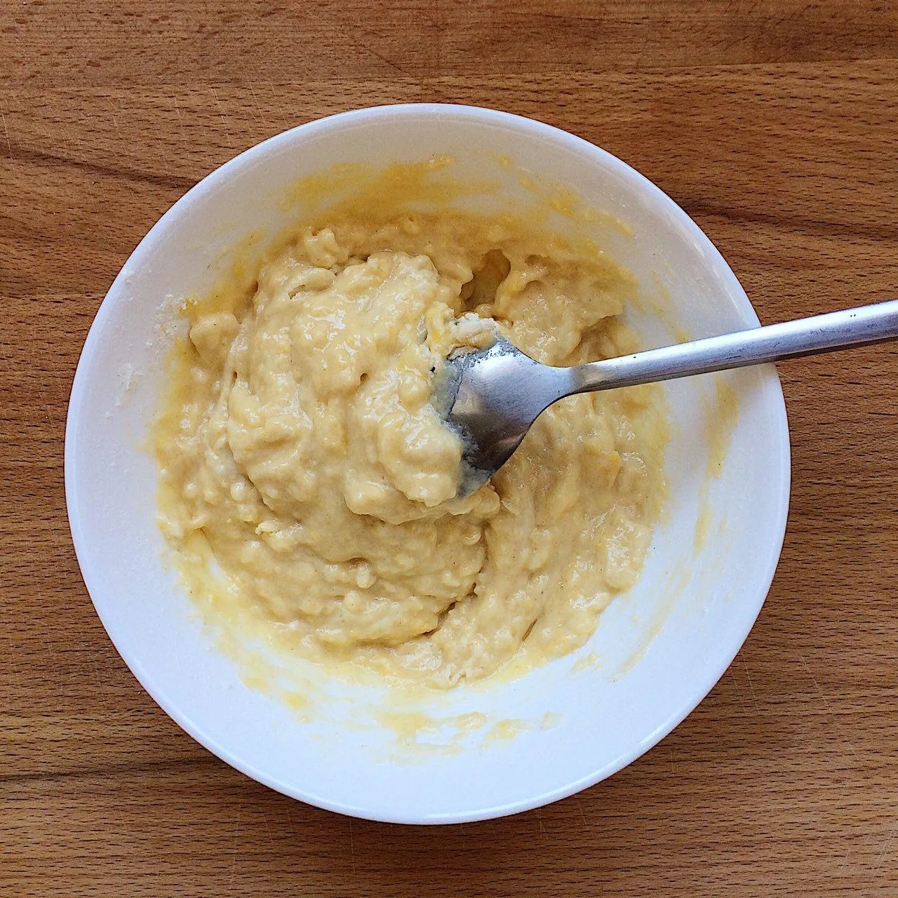 Перемешиваем ложкой