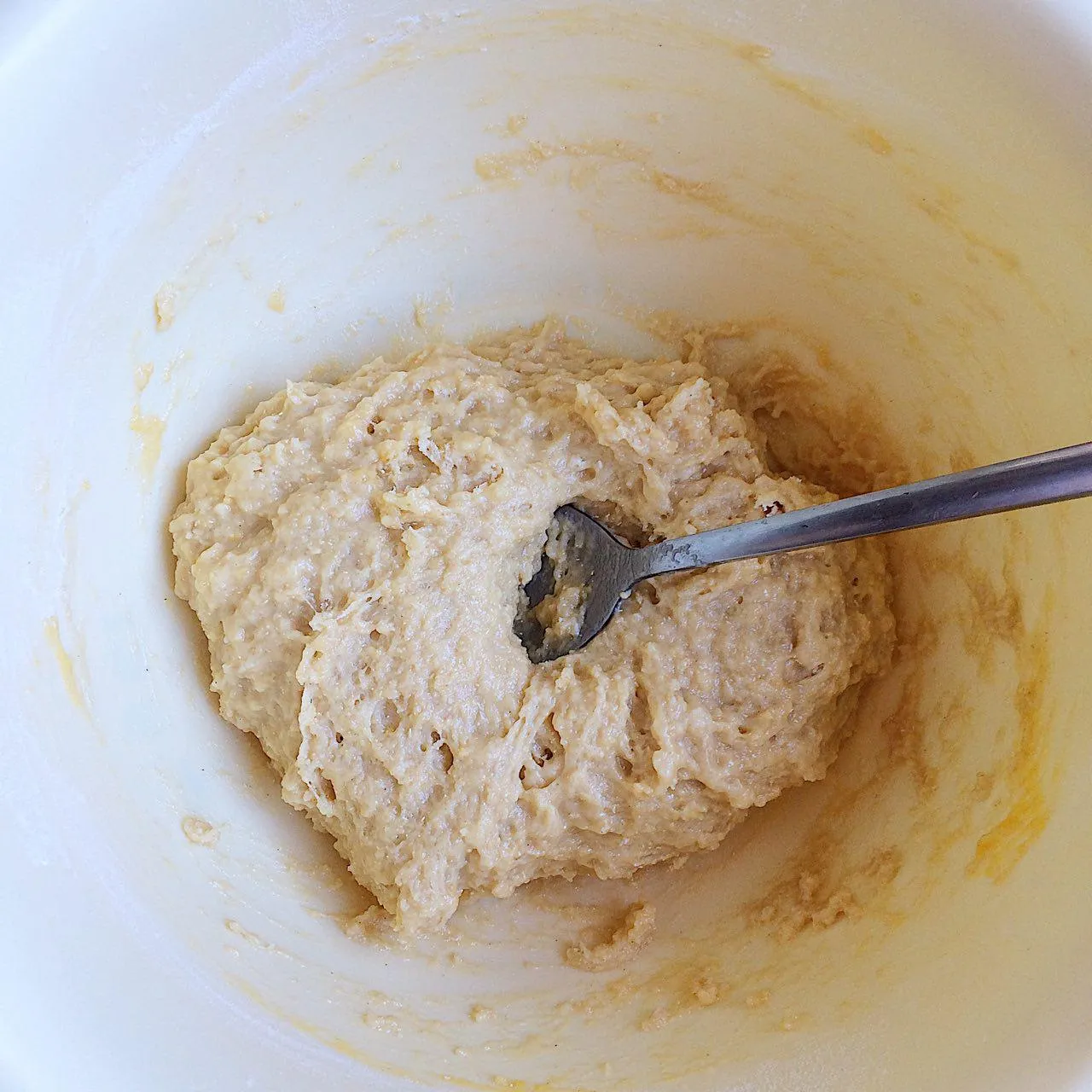 Смешиваем с мукой