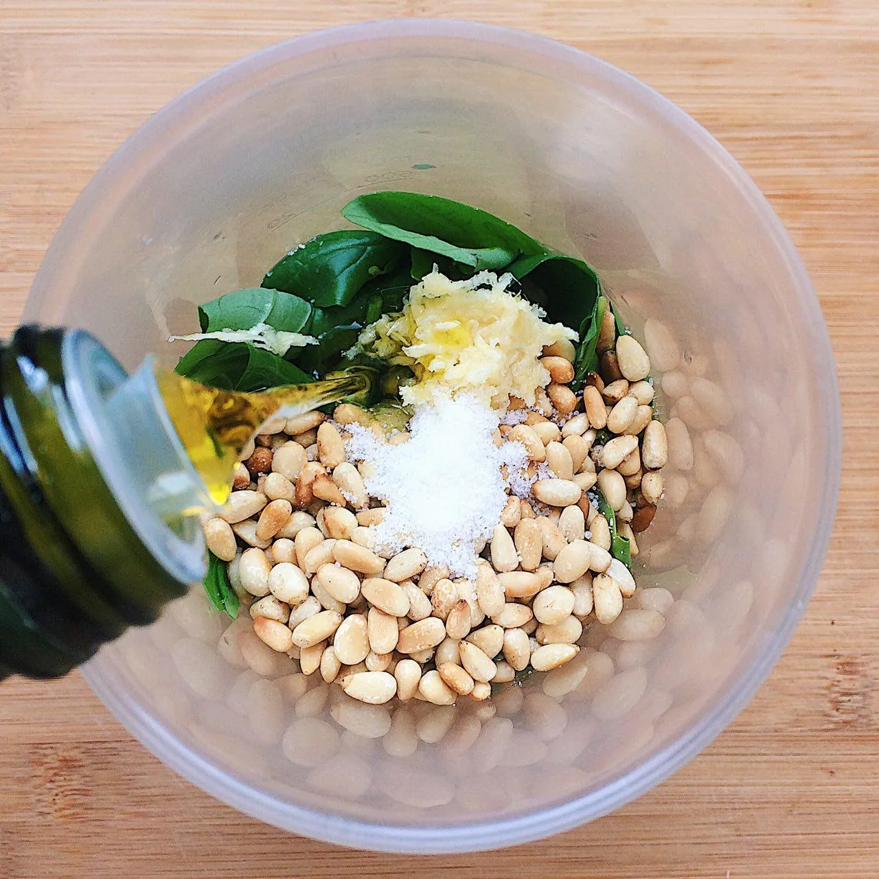 Налить масло