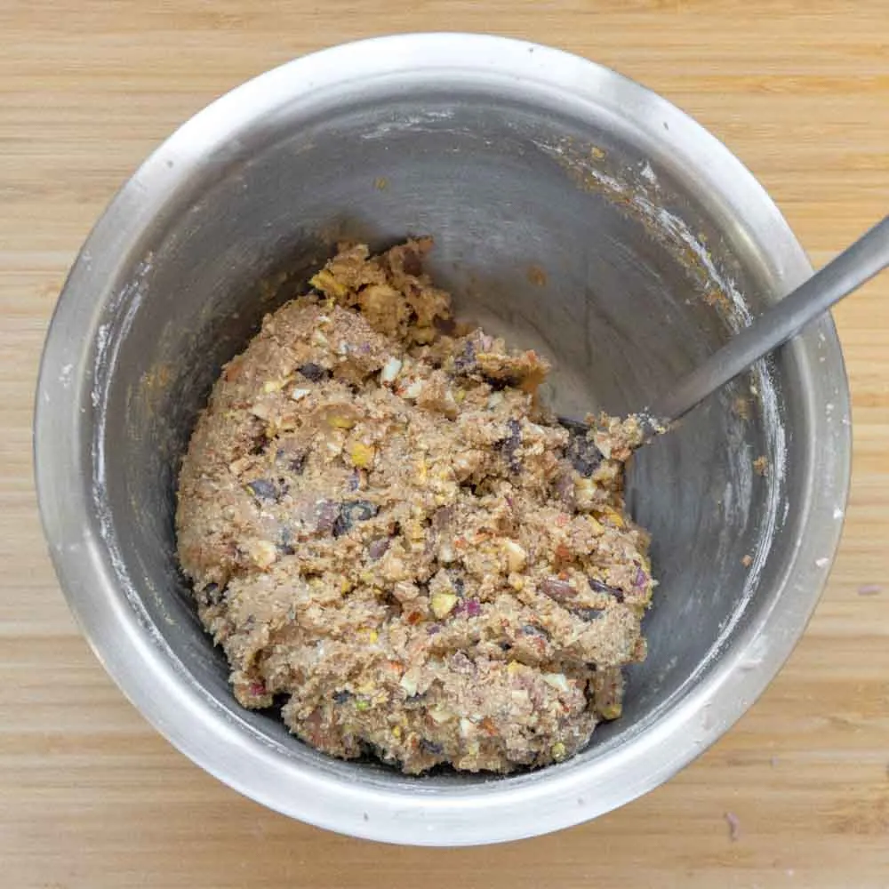 Выкладываем тесто на противень