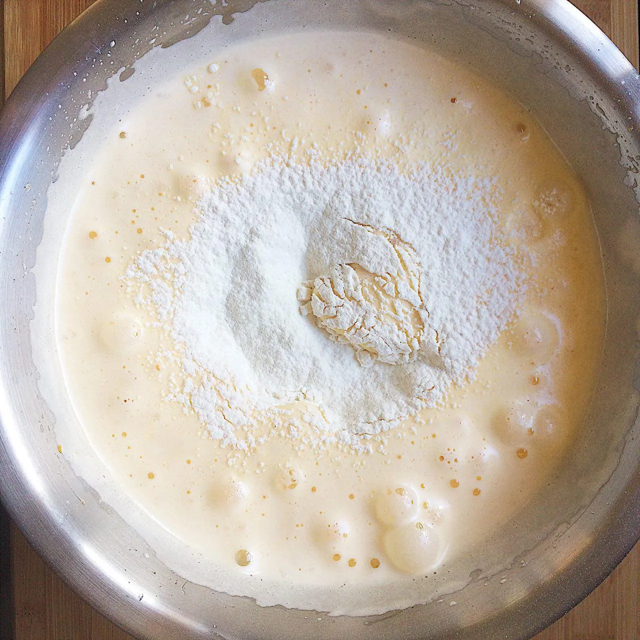 Добавить муку