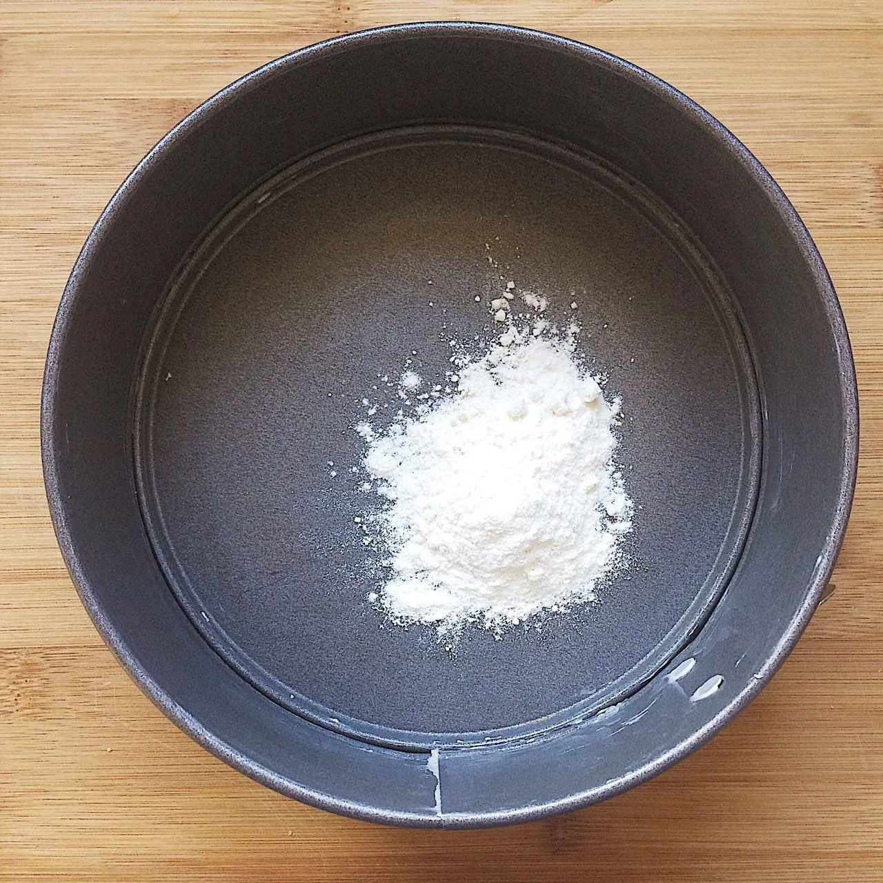 Добавить муку